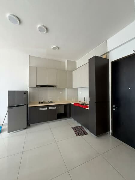 Servis Apartment untuk Dijual di Amberside @ Country Garden Danga Bay - Jee Hui - Kitchen - PropertyGuru.com.my