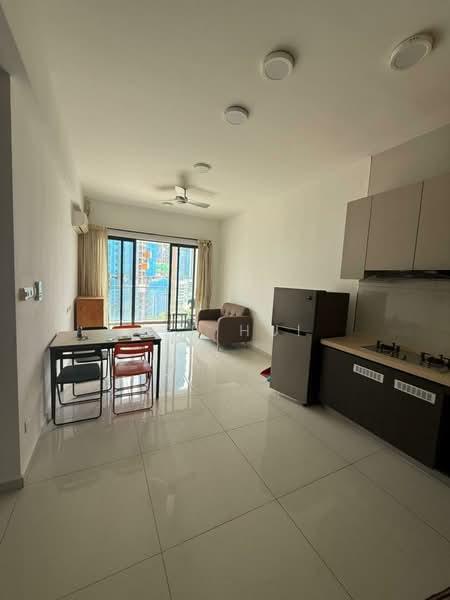 Servis Apartment untuk Dijual di Amberside @ Country Garden Danga Bay - Jee Hui - Living Room - PropertyGuru.com.my