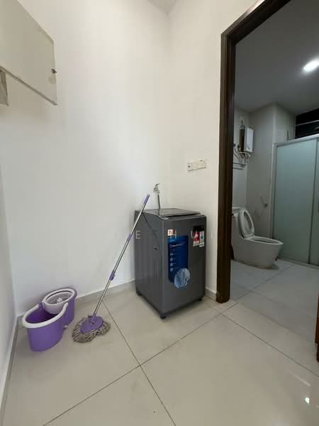 Servis Apartment untuk Dijual di Amberside @ Country Garden Danga Bay - Jee Hui - Bathroom - PropertyGuru.com.my