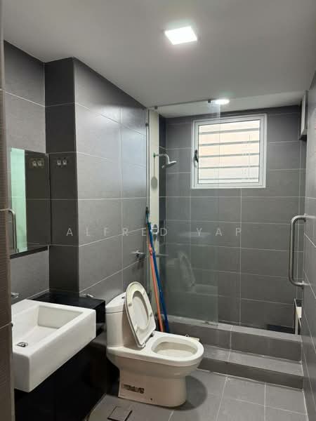 Servis Apartment untuk Disewa di Tropez Residences - Alfred Yap - Bathroom - PropertyGuru.com.my