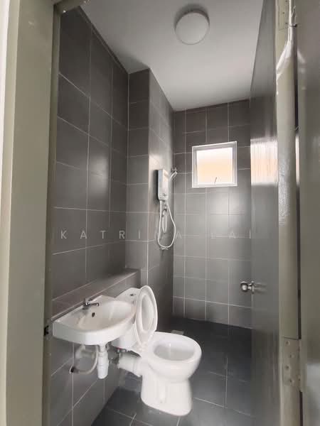Pangsapuri untuk Dijual di Idaman Abadi - Katrina Lai - Bathroom - PropertyGuru.com.my