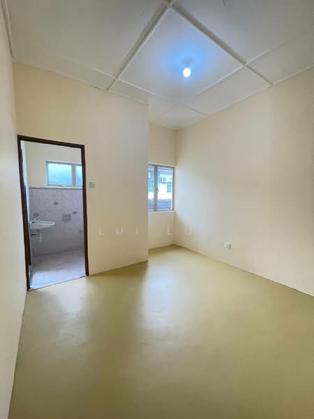 2-storey Terraced House for Sale in Bandar Putra (Kulai) - Lui Lui - Bathroom - PropertyGuru.com.my