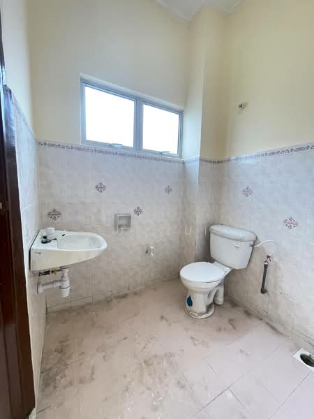 2-storey Terraced House for Sale in Bandar Putra (Kulai) - Lui Lui - Bathroom - PropertyGuru.com.my