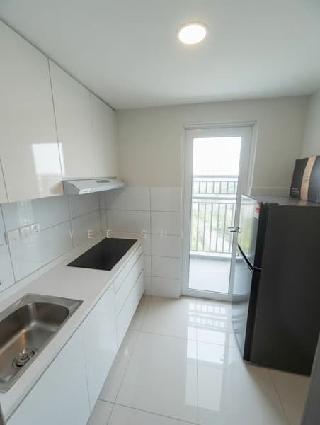Service Residence for Rent at Vista Tiara (MBW Bay) - Yee Shiuen - Kitchen - PropertyGuru.com.my