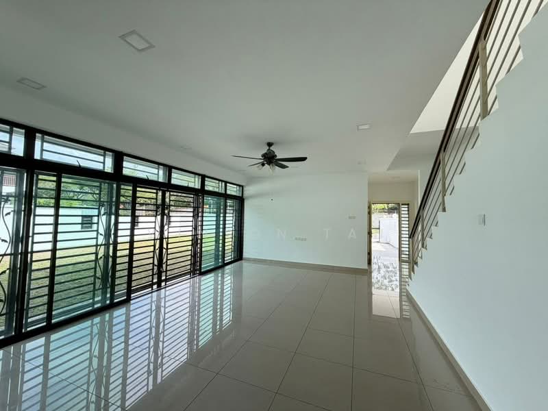 Cluster House for Sale in Taman Adda Heights (Tebrau) - Winson Tan - Living Room - PropertyGuru.com.my