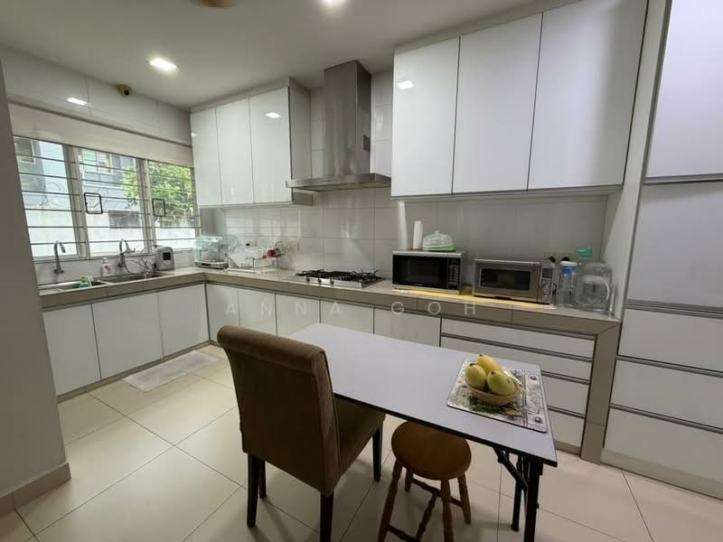 3-storey Terraced House for Sale in Seksyen U15 (Shah Alam) - Anna Goh - Kitchen - PropertyGuru.com.my