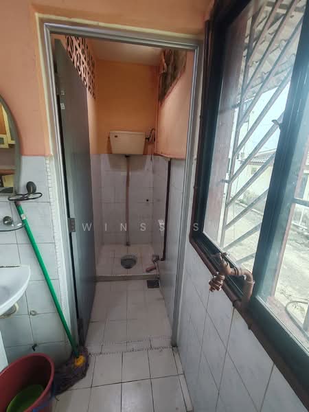 2-storey Terraced House for Rent in Taman Skudai Baru (Skudai) - Winss Su - Bathroom - PropertyGuru.com.my