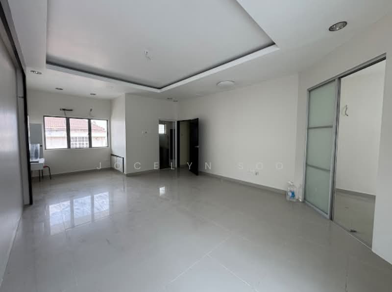 2.5-storey Terraced House for Sale in Taman Bukit Serdang (Seri Kembangan) - Jocelyn Soo - Living Room - PropertyGuru.com.my