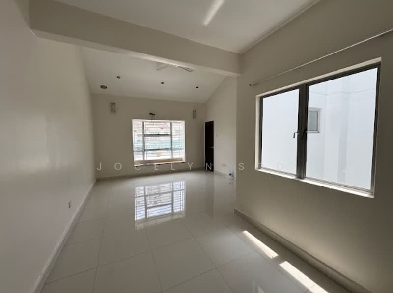 2.5-storey Terraced House for Sale in Taman Bukit Serdang (Seri Kembangan) - Jocelyn Soo - Living Room - PropertyGuru.com.my