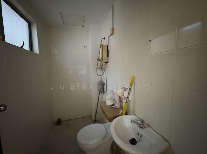 2.5-storey Terraced House for Sale in Taman Bukit Serdang (Seri Kembangan) - Jocelyn Soo - Bathroom - PropertyGuru.com.my