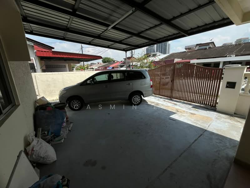Semi-Detached House for Rent in Johor Bahru (Johor) - Casmin Eu - Car Park - PropertyGuru.com.my