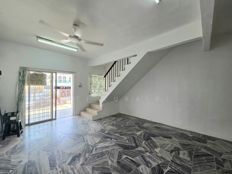 2-storey Terraced House for Sale in Taman Cheras Awana (Cheras) - Siti Zuraini - Living Room - PropertyGuru.com.my