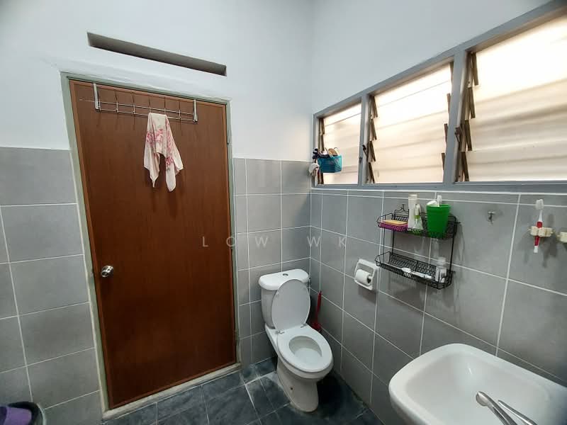 1-storey Terraced House for Sale in Taman Shanghai (Jalan Klang Lama (Old Klang Road)) - LOW WK - Bathroom - PropertyGuru.com.my