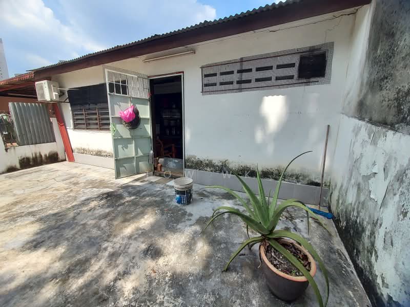 1-storey Terraced House for Sale in Taman Shanghai (Jalan Klang Lama (Old Klang Road)) - LOW WK - Exterior - PropertyGuru.com.my