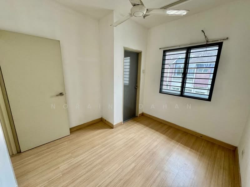 2-storey Terraced House for Sale in Bandar Bukit Raja (Klang) - Noraini Dahan - Bedroom - PropertyGuru.com.my