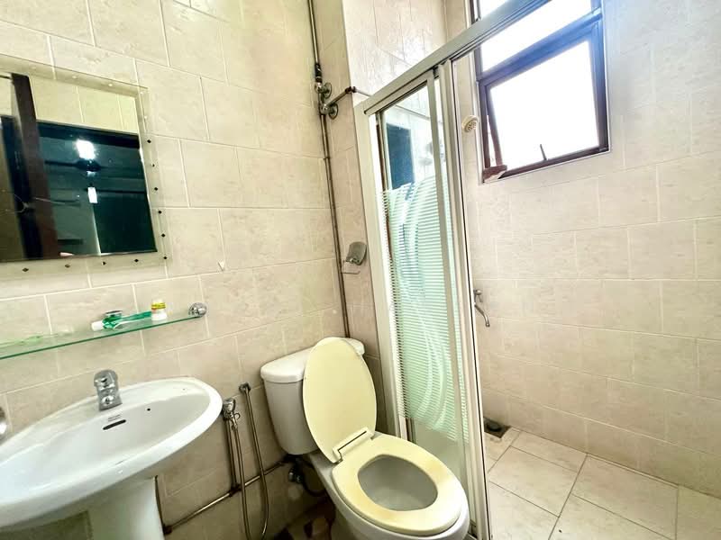 Rumah Teres untuk Dijual di Bukit Jelutong (Shah Alam) - Nazri Hassan - Bathroom - PropertyGuru.com.my