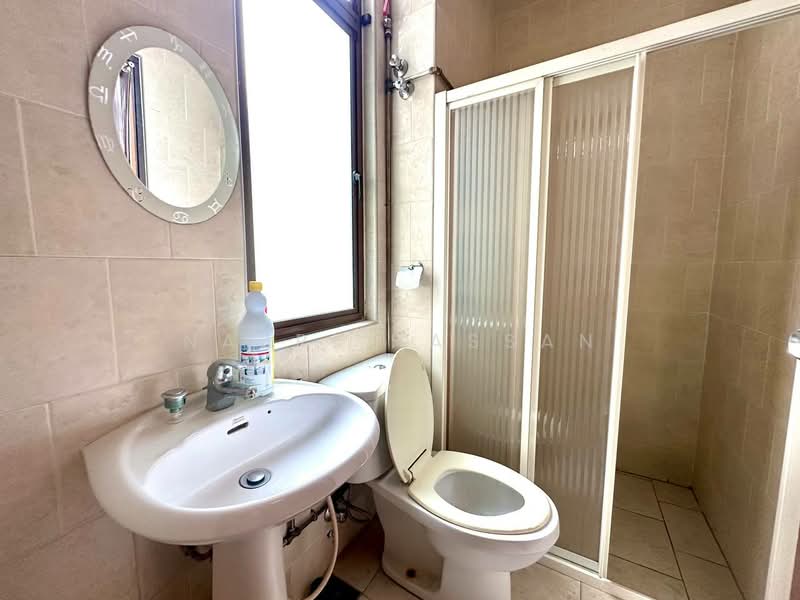 Rumah Teres untuk Dijual di Bukit Jelutong (Shah Alam) - Nazri Hassan - Bathroom - PropertyGuru.com.my