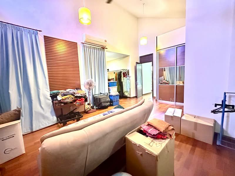 Rumah Teres untuk Dijual di Bukit Jelutong (Shah Alam) - Nazri Hassan - Living Room - PropertyGuru.com.my