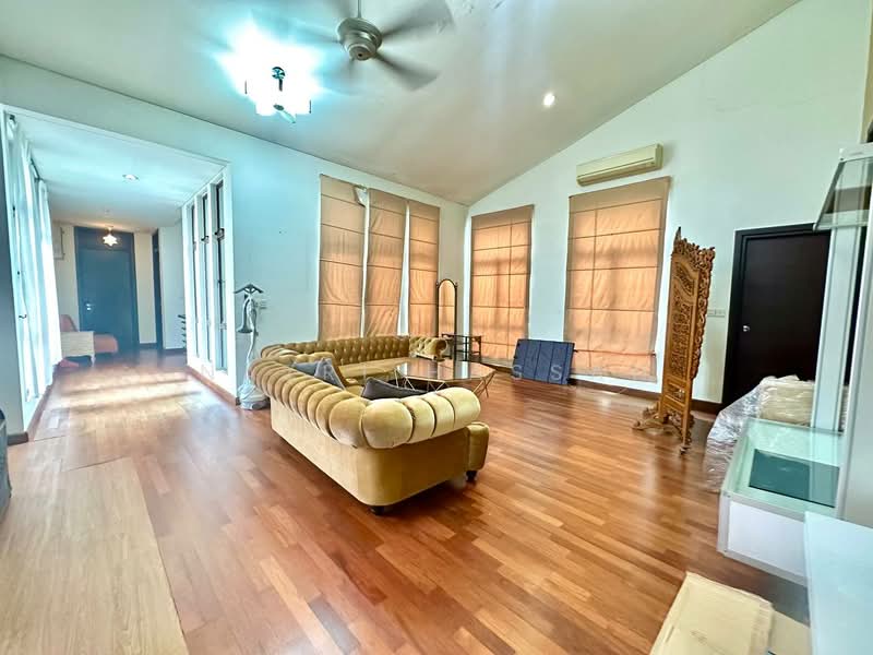 Rumah Teres untuk Dijual di Bukit Jelutong (Shah Alam) - Nazri Hassan - Living Room - PropertyGuru.com.my