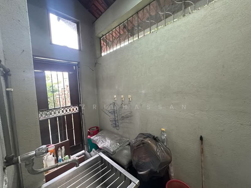 Rumah Teres untuk Dijual di Bukit Jelutong (Shah Alam) - Nazri Hassan - Exterior - PropertyGuru.com.my