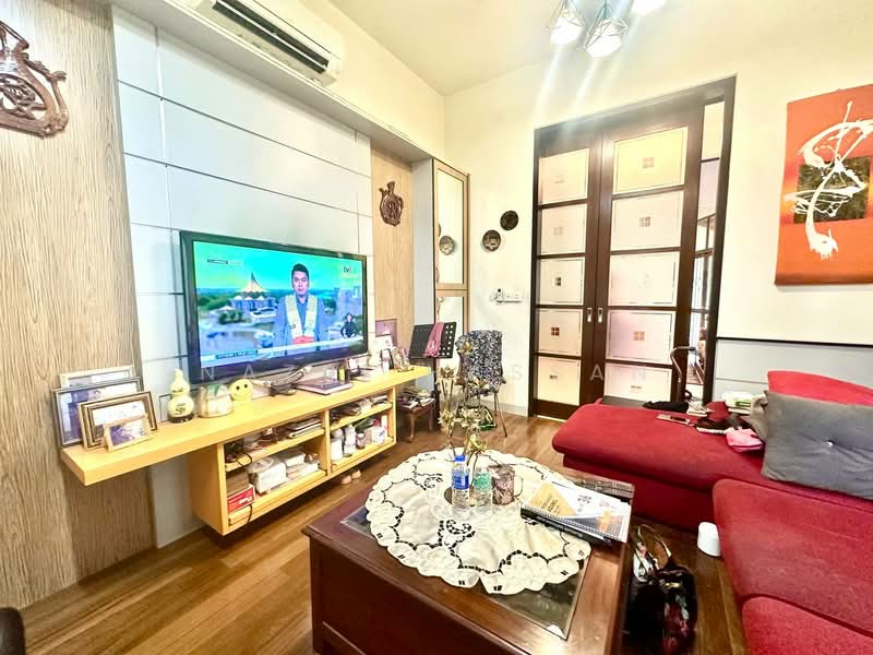 Rumah Teres untuk Dijual di Bukit Jelutong (Shah Alam) - Nazri Hassan - Living Room - PropertyGuru.com.my