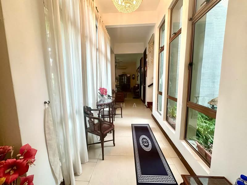 Rumah Teres untuk Dijual di Bukit Jelutong (Shah Alam) - Nazri Hassan - Corridor - PropertyGuru.com.my