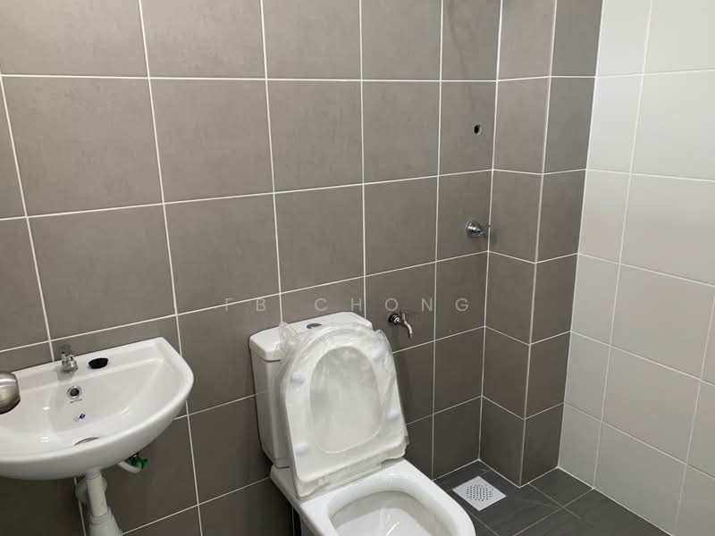 Rumah Bandar untuk Dijual di Dengkil (Selangor) - FB Chong - Bathroom - PropertyGuru.com.my
