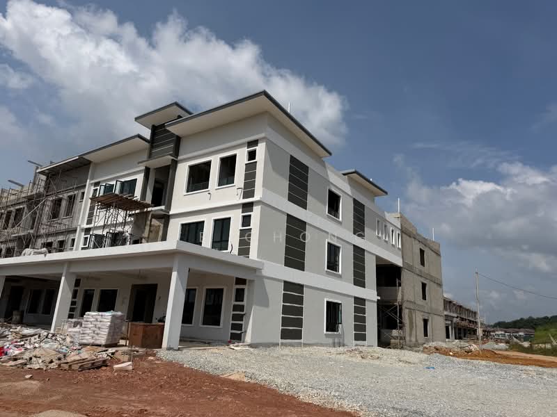 Rumah Bandar untuk Dijual di Dengkil (Selangor) - FB Chong - Exterior - PropertyGuru.com.my