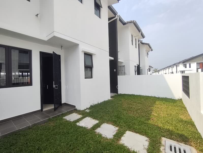 Rumah Teres 2 Tingkat untuk Dijual di Elmina (Shah Alam) - Michelle Chong - 12 ft backyard  - PropertyGuru.com.my