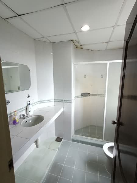 Kondominium untuk Disewa di Pantai Panorama Condominiums - Sky Loong - Bathroom - PropertyGuru.com.my