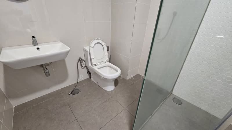 Servis Apartment untuk Disewa di Continew - Rex Tan - Bathroom - PropertyGuru.com.my