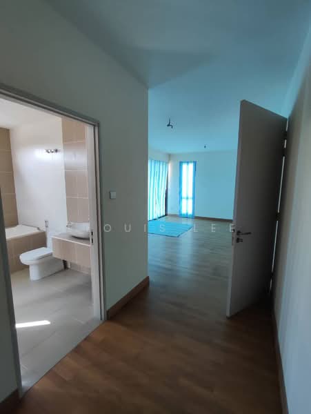 Semi-Detached House for Sale in Alam Impian (Shah Alam) - Elouis Lee - master bedroom and bath - PropertyGuru.com.my