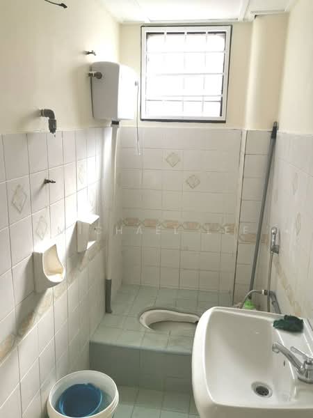 Pangsapuri untuk Dijual di Subang Perdana Goodyear Court 8 - Michael Lee - Bathroom - PropertyGuru.com.my