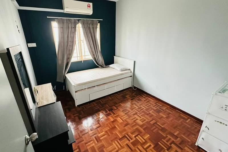 Pangsapuri untuk Dijual di Kenanga Apartments - Michael Chan - Bedroom - PropertyGuru.com.my