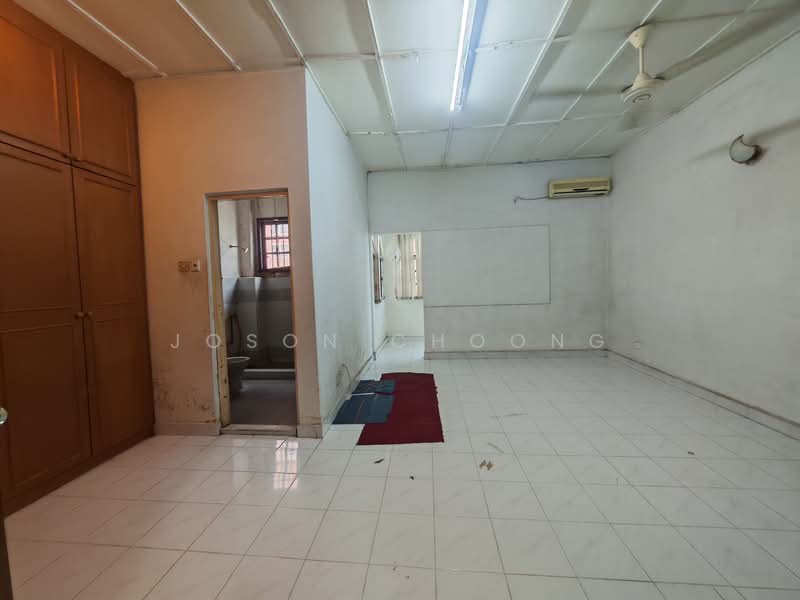 2-storey Terraced House for Sale in Serdang Raya (Seri Kembangan) - Joson Choong - Bathroom - PropertyGuru.com.my