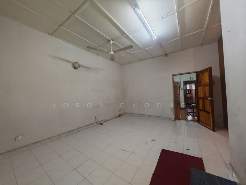 2-storey Terraced House for Sale in Serdang Raya (Seri Kembangan) - Joson Choong - Living Room - PropertyGuru.com.my