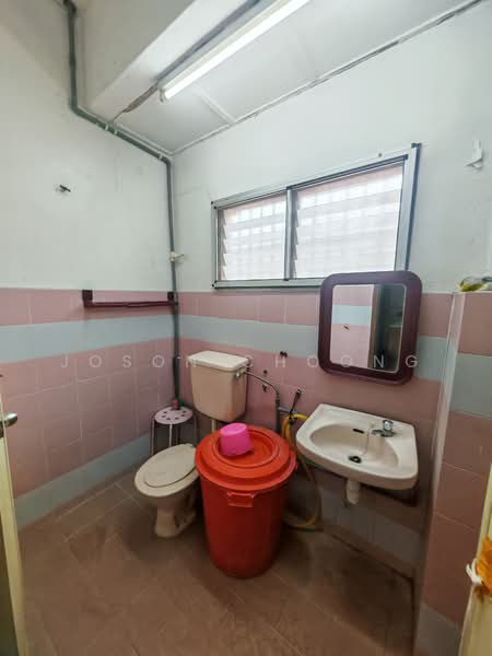 2-storey Terraced House for Sale in Serdang Raya (Seri Kembangan) - Joson Choong - Bathroom - PropertyGuru.com.my