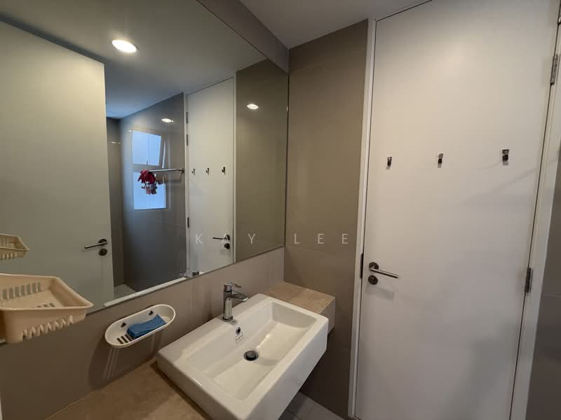 Service Residence for Sale at Southlink - Kay Lee - Bathroom - PropertyGuru.com.my
