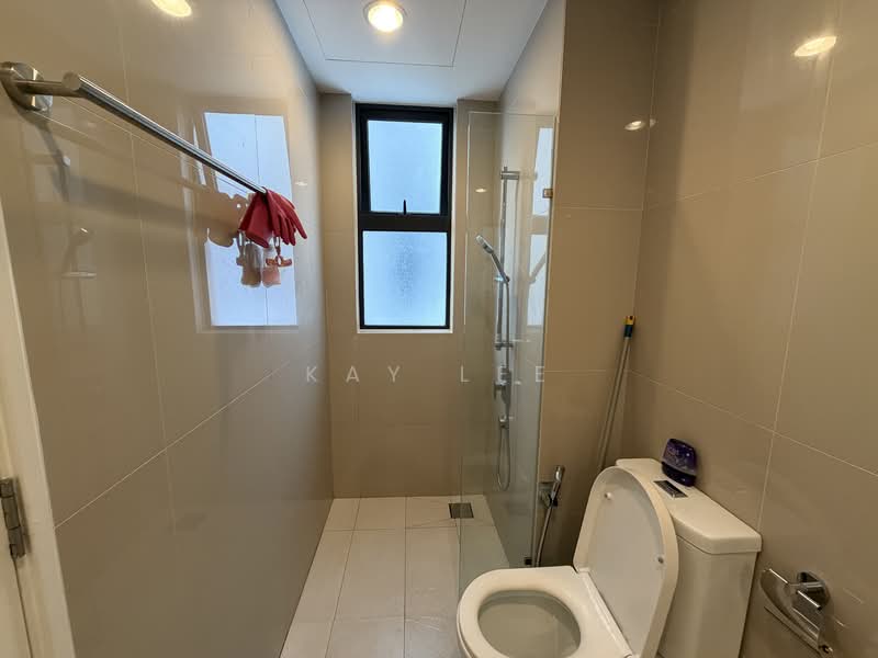 Service Residence for Sale at Southlink - Kay Lee - Bathroom - PropertyGuru.com.my