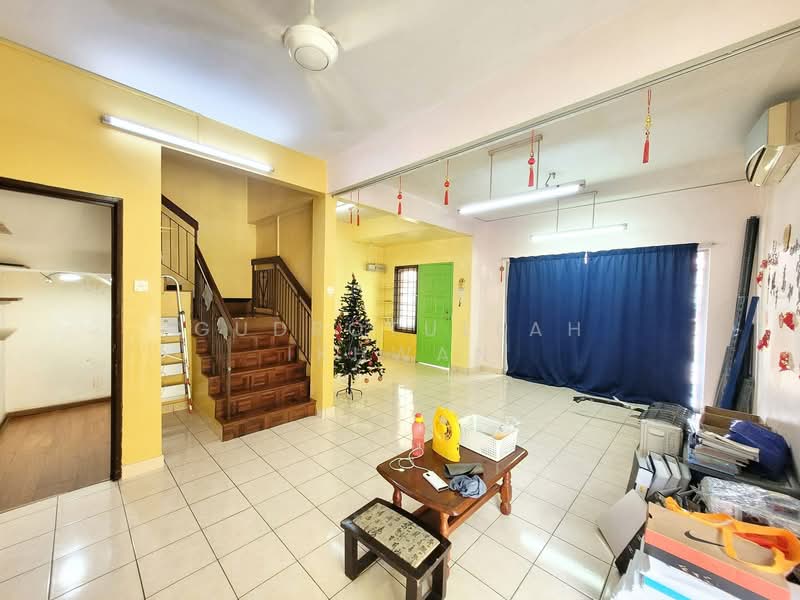 2-storey Terraced House for Sale in Taman Putra Prima (Puchong) - Gudrotullah Ikhwan - Living Room - PropertyGuru.com.my