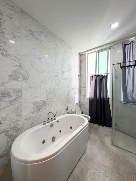 Rumah Berkembar untuk Dijual di Taman Damai Utama (Bandar Kinrara) - CK Yee - Bathroom - PropertyGuru.com.my