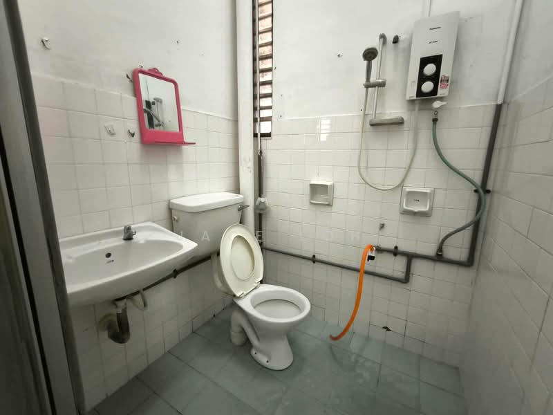 1-storey Terraced House for Sale in Taman Rinting (Masai) - Jace Loh - Bathroom - PropertyGuru.com.my