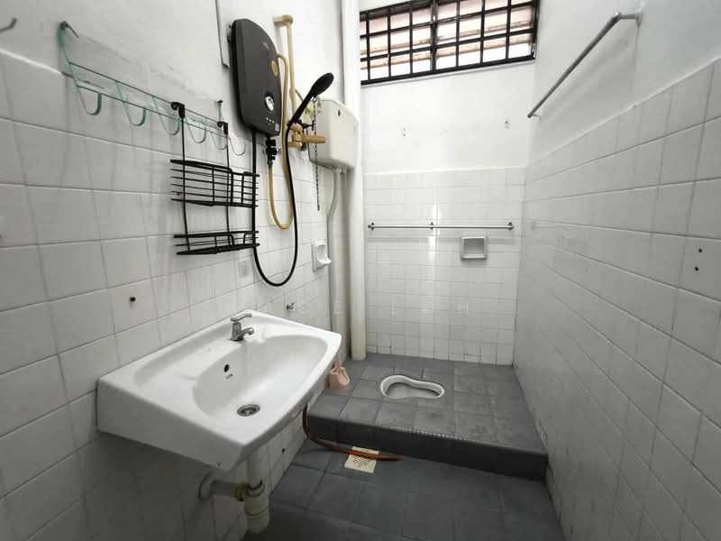 1-storey Terraced House for Sale in Taman Rinting (Masai) - Jace Loh - Bathroom - PropertyGuru.com.my