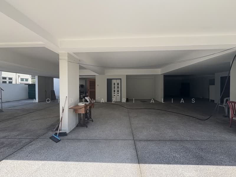 Bungalow for Sale in Bukit Jelutong (Shah Alam) - Mohd Nazri Alias - Car Park - PropertyGuru.com.my