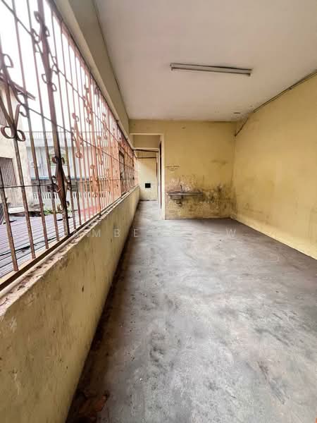 Shop / Office for Sale in Taman Pertama (Kulai) - Amber Hew - Balcony - PropertyGuru.com.my
