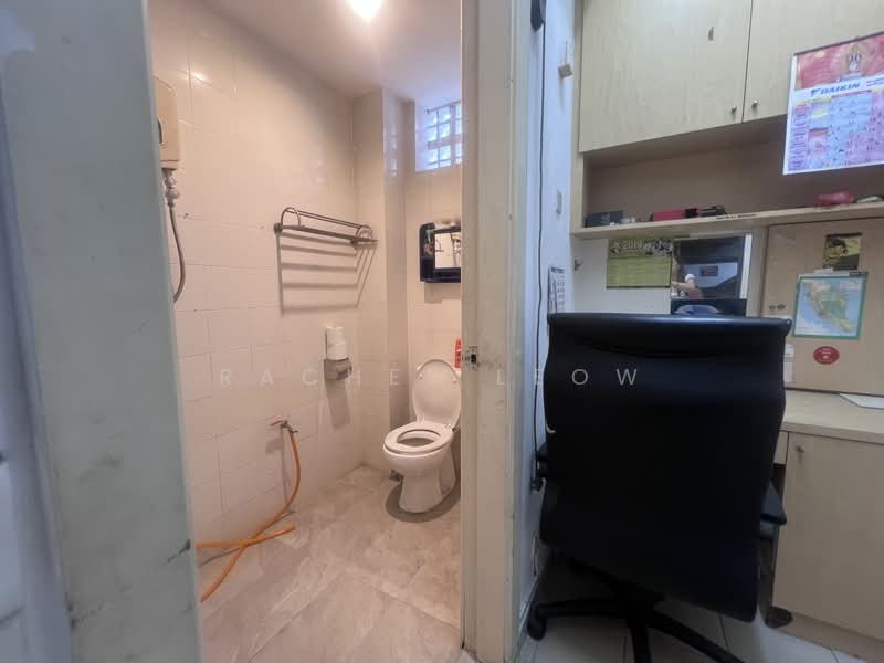 Commercial Bungalow for Sale in Seksyen 16 (Petaling Jaya) - Rachel Leow - Bathroom - PropertyGuru.com.my