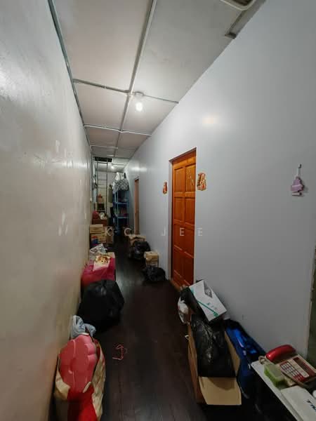 Kedai untuk Dijual di Kuching (Sarawak) - KC Jee - Corridor - PropertyGuru.com.my