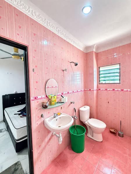Rumah Teres 2 Tingkat untuk Dijual di Sungai Long (Bandar Sungai Long) - Mohamad Hanafi - Bathroom - PropertyGuru.com.my