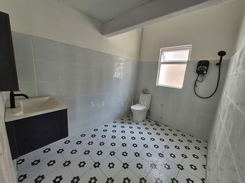 Bungalow for Rent in Tanjung Tokong (Penang) - ST Lim - Bathroom - PropertyGuru.com.my