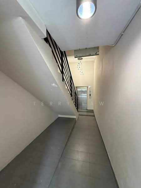 Kedai / Pejabat untuk Dijual di Petaling Jaya (Selangor) - Terry Law - Corridor - PropertyGuru.com.my